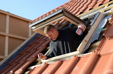 Pose de fenêtres de toit Velux à Villedômer